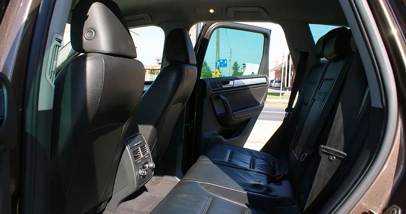 Volkswagen Touareg cena 61700 przebieg: 223000, rok produkcji 2010 z Darłowo małe 326